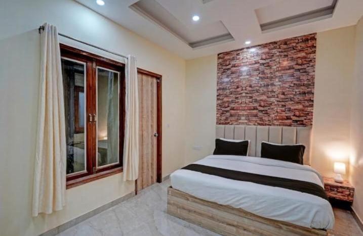 Shourya Hotel And Banquet Noida Luaran gambar
