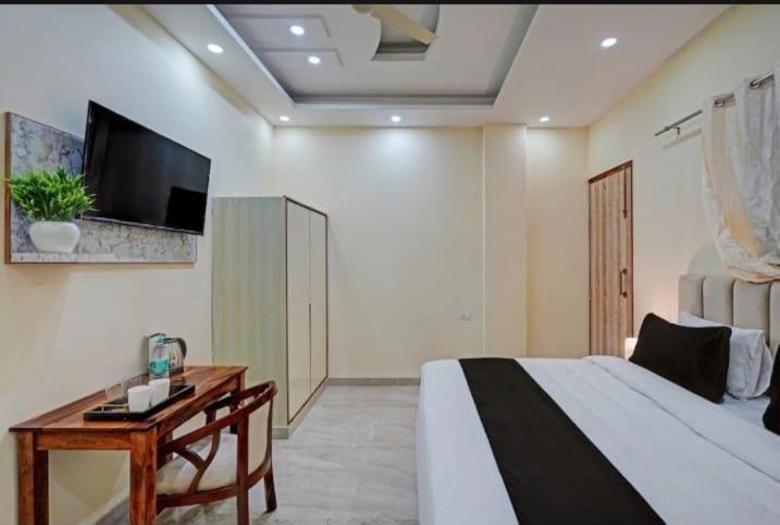 Shourya Hotel And Banquet Noida Luaran gambar