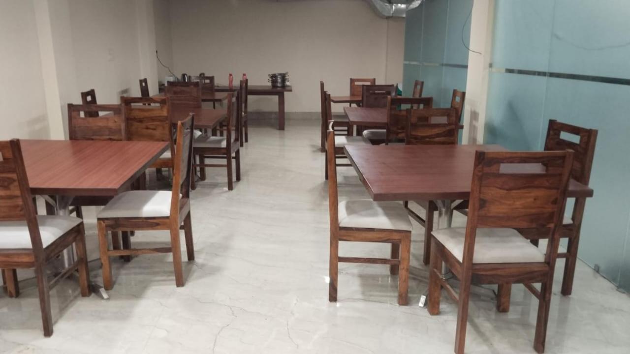 Shourya Hotel And Banquet Noida Luaran gambar