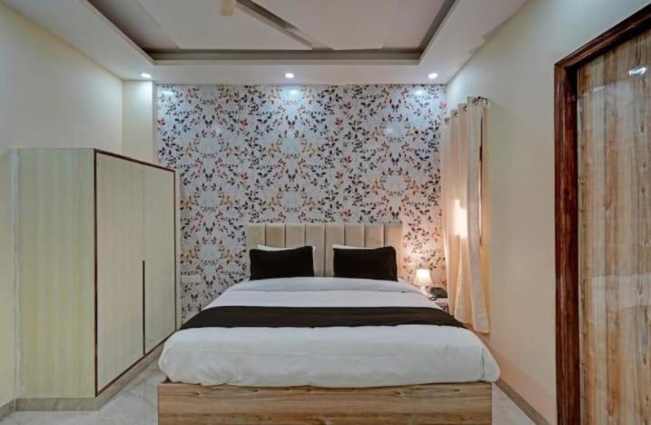 Shourya Hotel And Banquet Noida Luaran gambar