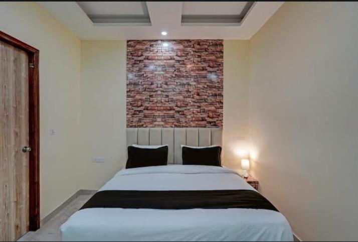 Shourya Hotel And Banquet Noida Luaran gambar