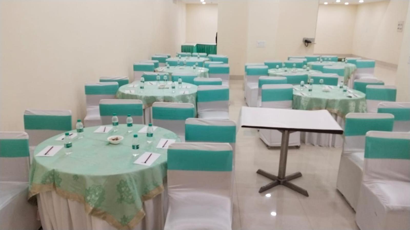 Shourya Hotel And Banquet Noida Luaran gambar