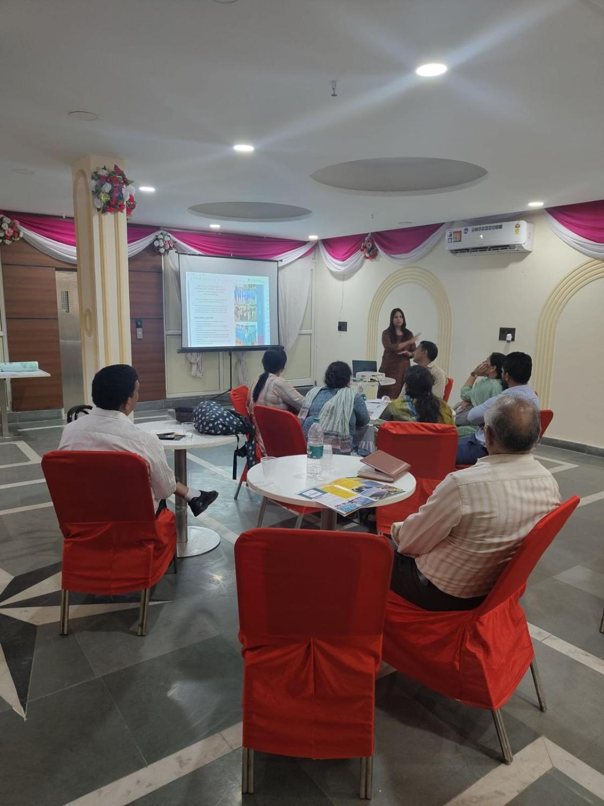 Shourya Hotel And Banquet Noida Bilik gambar