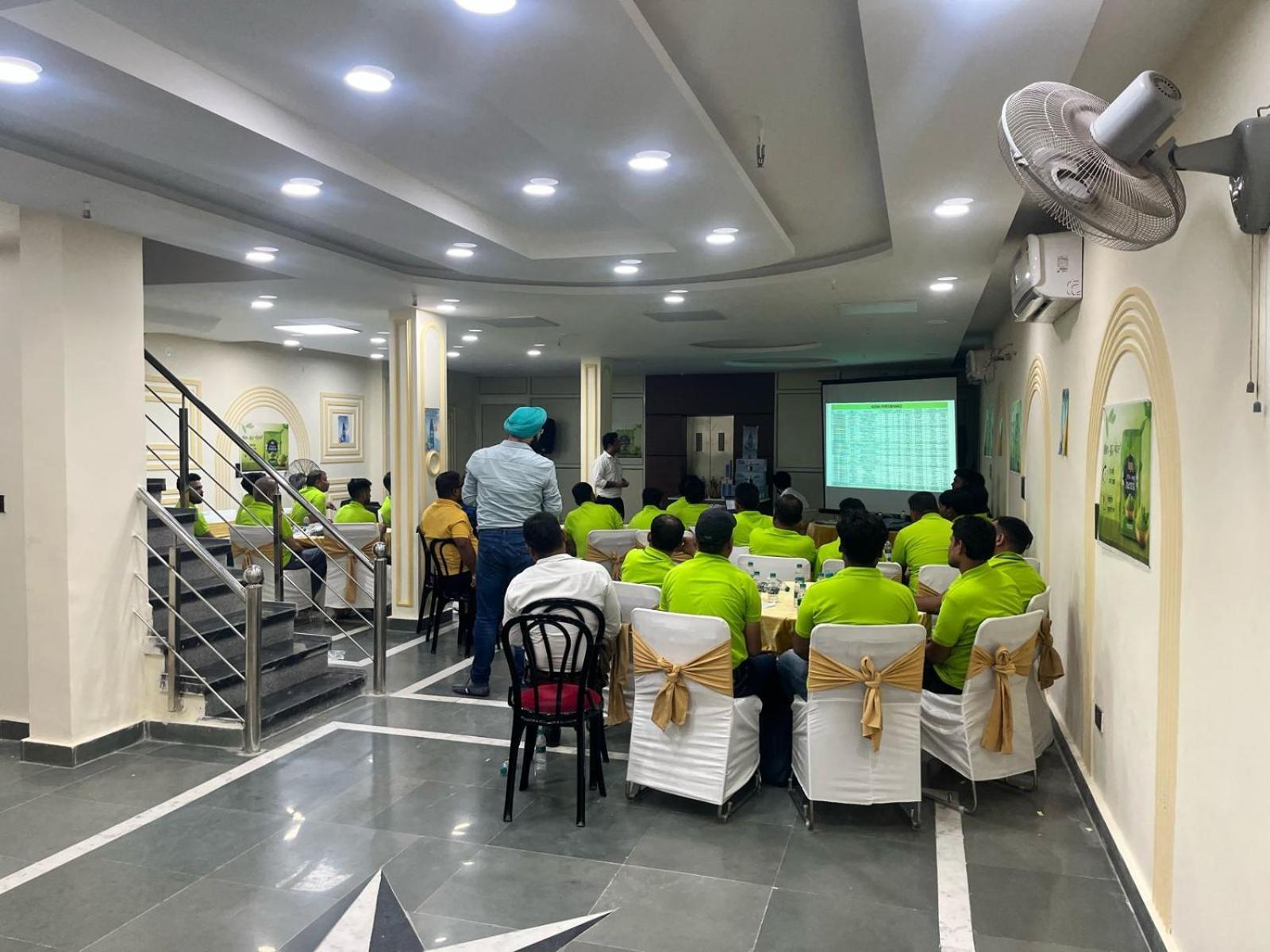 Shourya Hotel And Banquet Noida Luaran gambar