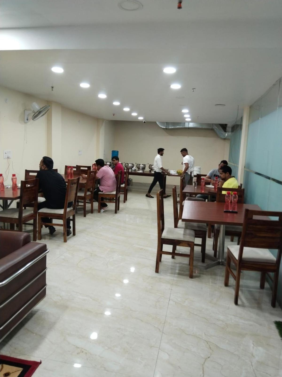 Shourya Hotel And Banquet Noida Luaran gambar